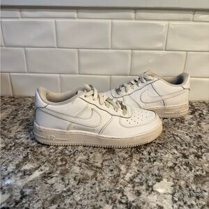 Youth Nike Air Force 1 (size 7Y)